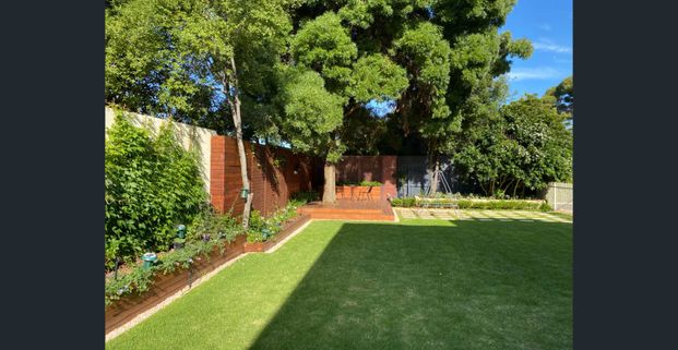 Beaumaris luxury 5 beds home for rent - Photo 1