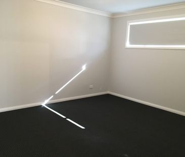 Modern & Spacious Family Home in Popular Elderslie - Photo 4