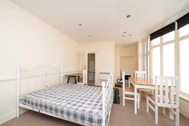 Studio to rent - Photo 1