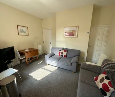 Queen Victoria Street, South Bank - P1076 - Photo 2