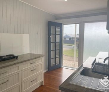 Neat 2 Bedroom Duplex - Photo 2