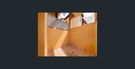 Stylish Unit in the Heart of New Farm Lifestyle & Convenience! - Photo 4