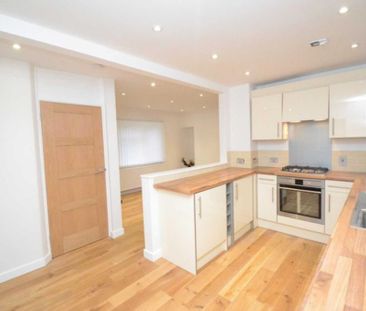 2 bedroom maisonette to rent - Photo 2