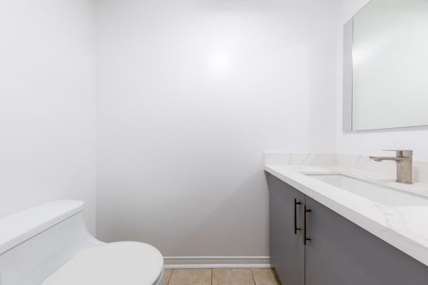 For Lease - 100 Coburg Crescent, Richmond Hill, Ontario - Photo 1