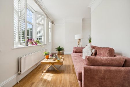 3 bedroom flat to rent - Photo 3