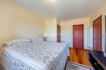 Casa com 4 quartos e 378m² para alugar em Chácara das Pedras, Porto Alegre. - Photo 4