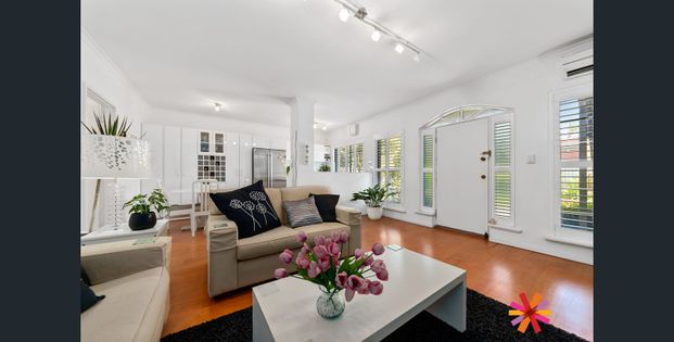 A STYLISH AND CONVENIENT UNIT IN COMO - Photo 1