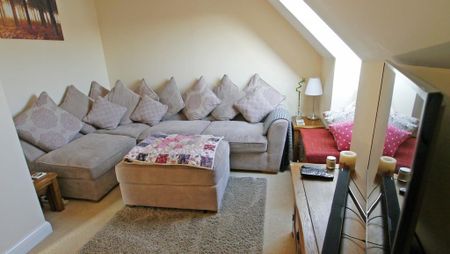 2 bedroom flat to rent - Photo 2