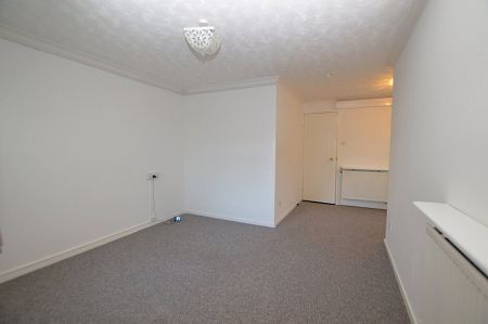 Kitter Drive, Staddiscombe, Plymouth, PL9 - Photo 3