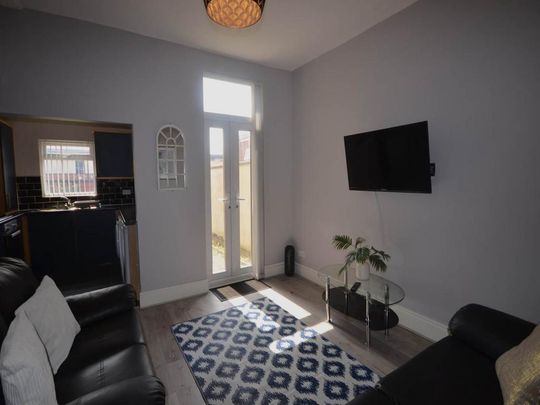 3 bedroom house share to rent - Photo 1