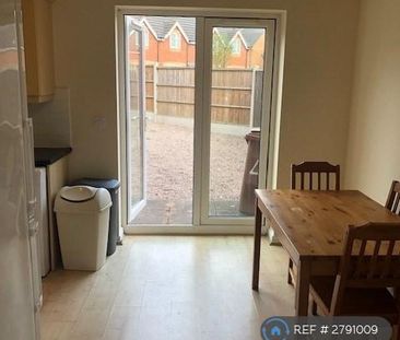 1 bedroom in a house share to rent - Photo 1