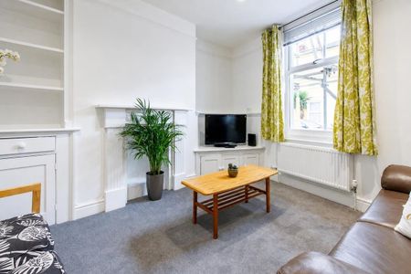 Room 4 - Photo 2