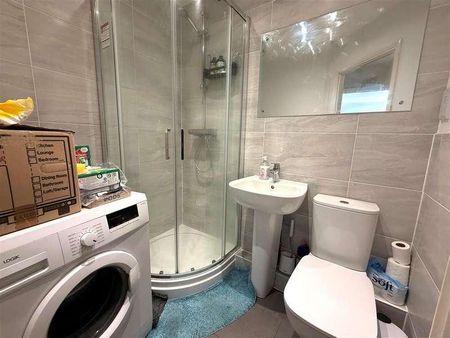 Wellesley Close, Ash Vale, GU12 - Photo 3
