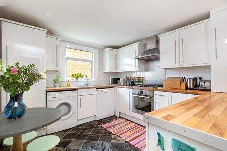 2 bedroom maisonette to rent - Photo 2