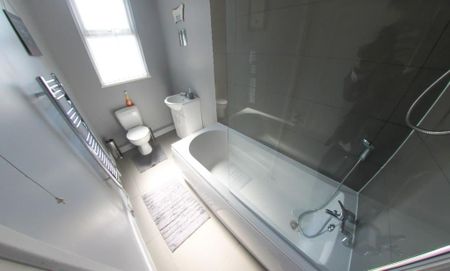 Room in a Shared House, Clifton Road East, L6 - Photo 3