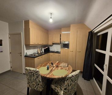 Ruim éénslaapkamerappartement vlakbij het centrum - Photo 2