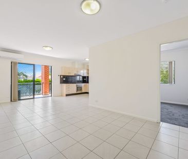 Boutique & Modern 2 Bedroom in the Heart of Enfield | Double Brick ... - Photo 1