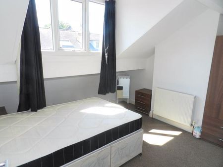 3 bedroom terraced house to rent - Photo 4