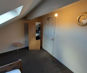 1 bedroom in a house share to rent - Photo 3