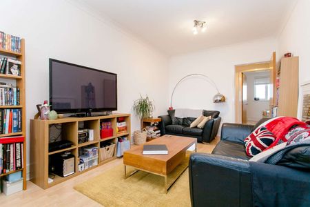 Large one bedroom apartment located in Haggerston. - Photo 3