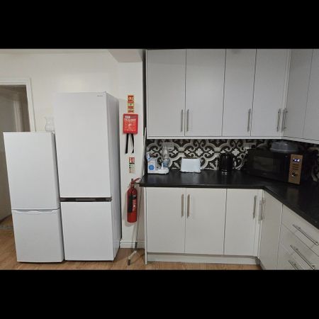 Room in a Shared House, Leyton, E10 - Photo 4