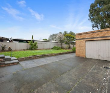 17 White Avenue, Wendouree Vic 3355 - Photo 3