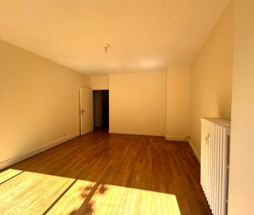 Location Appartement 2 pièces 66m² STE FOY LES LYON 69110 - Photo 1