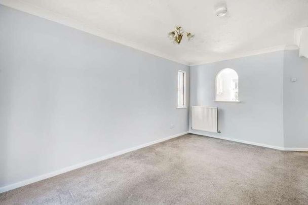 Didcot, Oxfordshire, OX11 - Photo 1