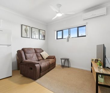 Fully Furnished 1 Bedroom Apartment Walking Distance to Train! - Photo 2