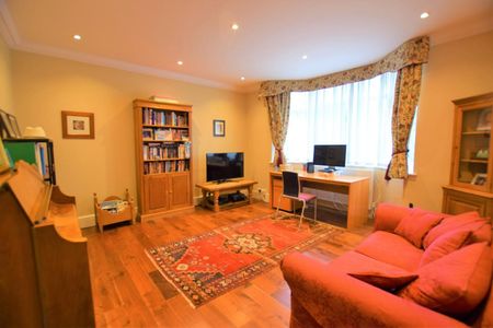 4 bedroom House To Let - Photo 3