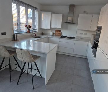 4 bedroom detached house to rent - Photo 2