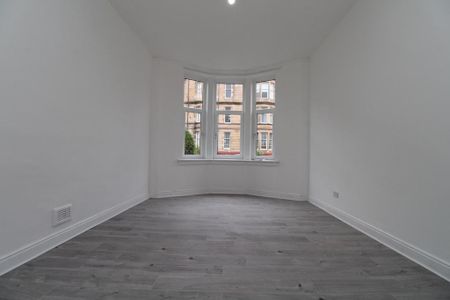 3 bedroom flat to rent - Photo 2