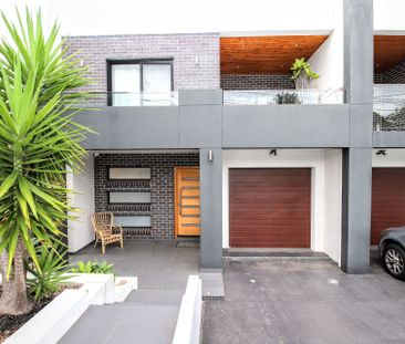 Modern Four Bedroom Duplex - Photo 4
