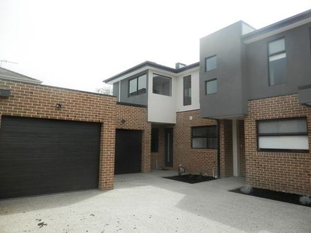 4/120 Roberts Street, Essendon VIC 3040 - Photo 4