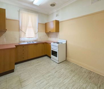 Central Location Upstairs Unit - Photo 5