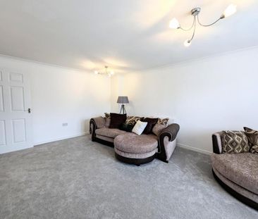 2 bedroom ground floor flat to rent - Photo 2