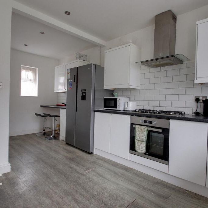 1 bedroom in a house share to rent - Photo 1