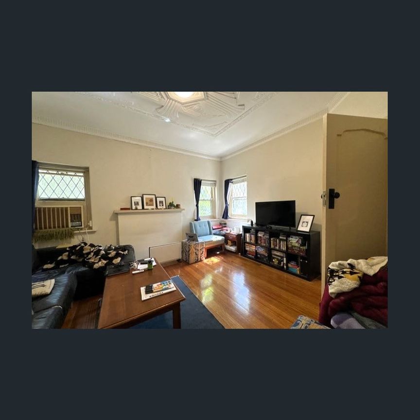 Art Deco Beauty - Photo 1