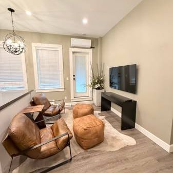 Fully furnished and newly renovated 1 bdrm - Photo 1