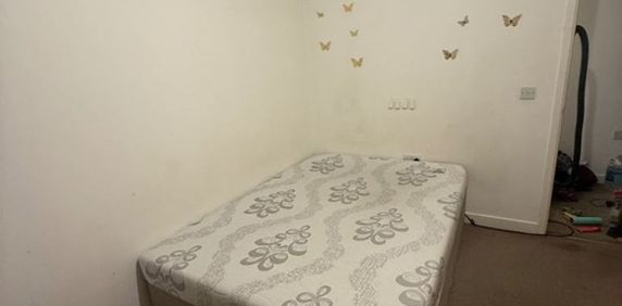 Room in a Shared House, Forresters Apartments, IG11 - Photo 2