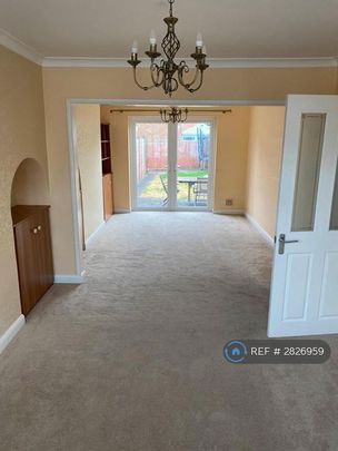 3 bedroom semi-detached house to rent - Photo 1