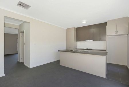 Spacious Three-Bedroom Townhouse - Photo 4