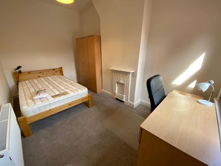 3 bedroom end of terrace house to rent - Photo 3