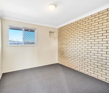 Spacious Dual-Level Home with Outdoor Entertaining! - Photo 4