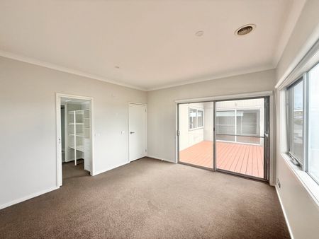 Modern Family Home in Elevated Highton Setting - Photo 4