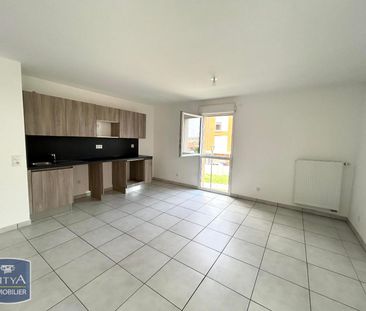 Location Appartement 4 pièces 76m² PORT DE BOUC 13110 - Photo 2