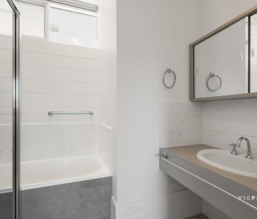 Freshly Renovated Living with a Private Courtyard - Photo 6