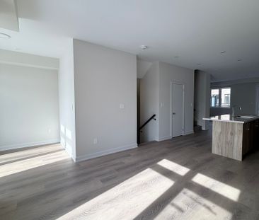 For Lease - 11 Victor Metcaf Lane, Richmond Hill, Ontario - Photo 2