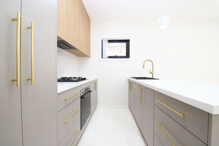 Two Bedroom Home with Utilities Included - Photo 2