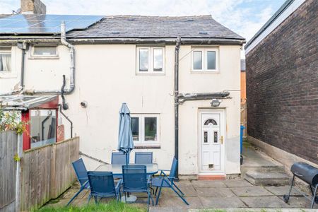 2 bedroom end of terrace house to rent - Photo 2